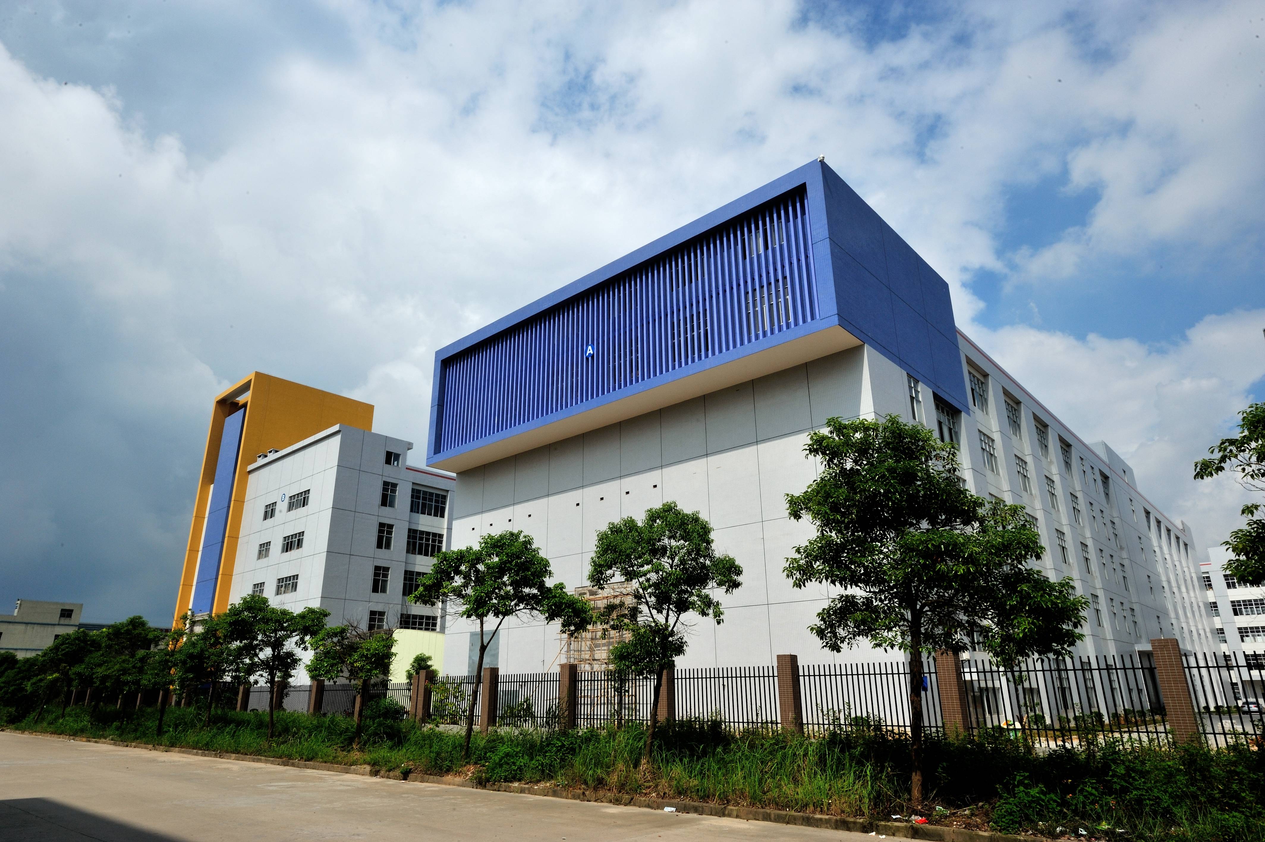 排行靠前的深圳裝修公司精心設計_現代簡約的廠房室內裝修設計